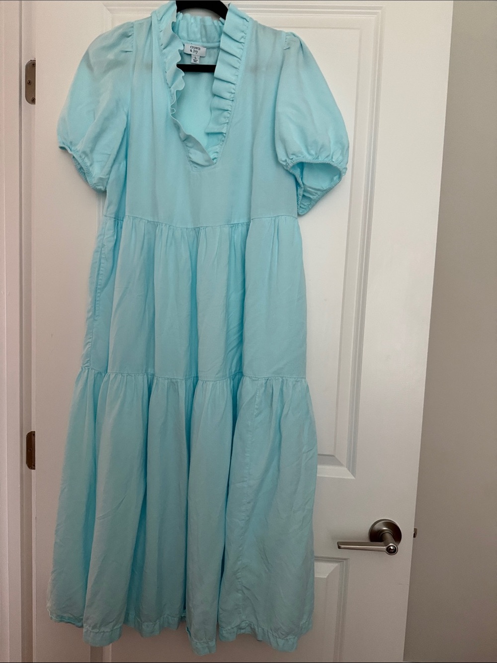 crown & ivy Light Blue Ruffle-Tiered Puff Sleeve Dress
